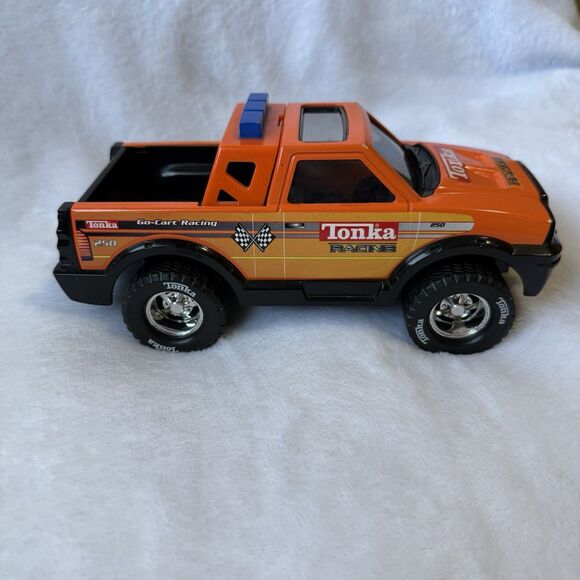 VINTAGE TONKA PICK UP TRUCK - TONKA GO-CART RACING - HASBRO 2002 - Picture 5 of 16